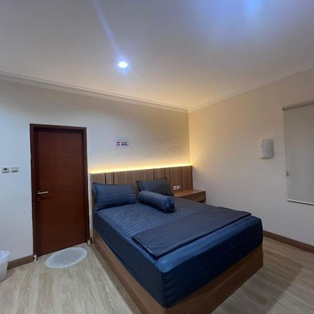 Wisma Delapan Mitra Reddoorz Jakarta Ngoại thất bức ảnh
