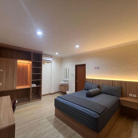 Wisma Delapan Mitra Reddoorz Jakarta Ngoại thất bức ảnh
