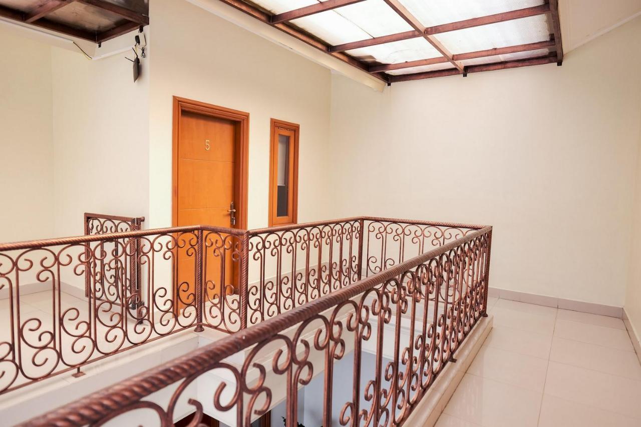 Wisma Delapan Mitra Reddoorz Jakarta Ngoại thất bức ảnh