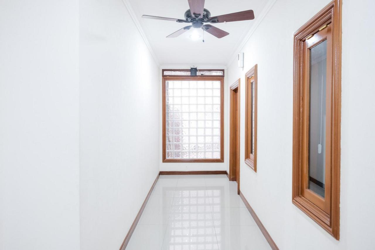 Wisma Delapan Mitra Reddoorz Jakarta Ngoại thất bức ảnh