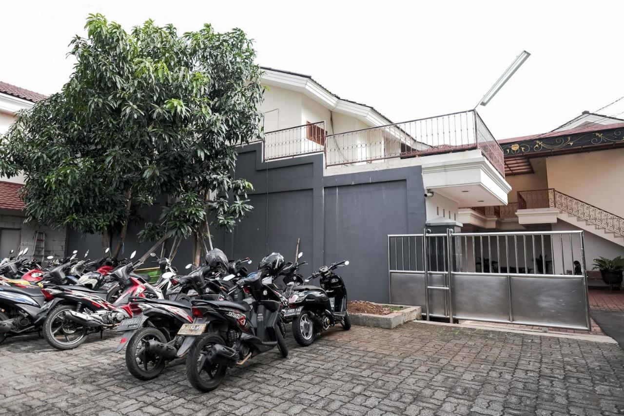 Wisma Delapan Mitra Reddoorz Jakarta Ngoại thất bức ảnh