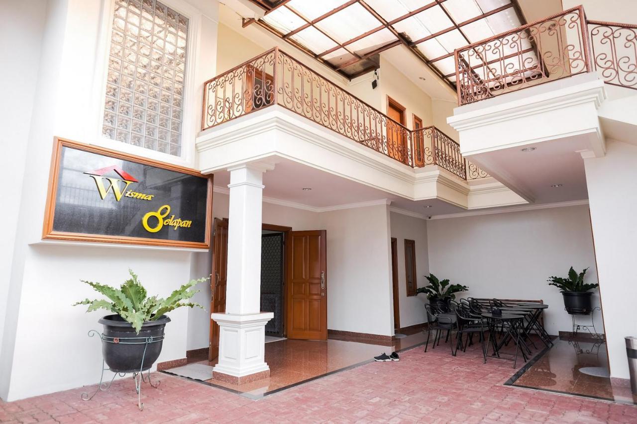 Wisma Delapan Mitra Reddoorz Jakarta Ngoại thất bức ảnh
