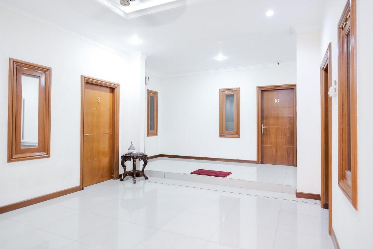 Wisma Delapan Mitra Reddoorz Jakarta Ngoại thất bức ảnh