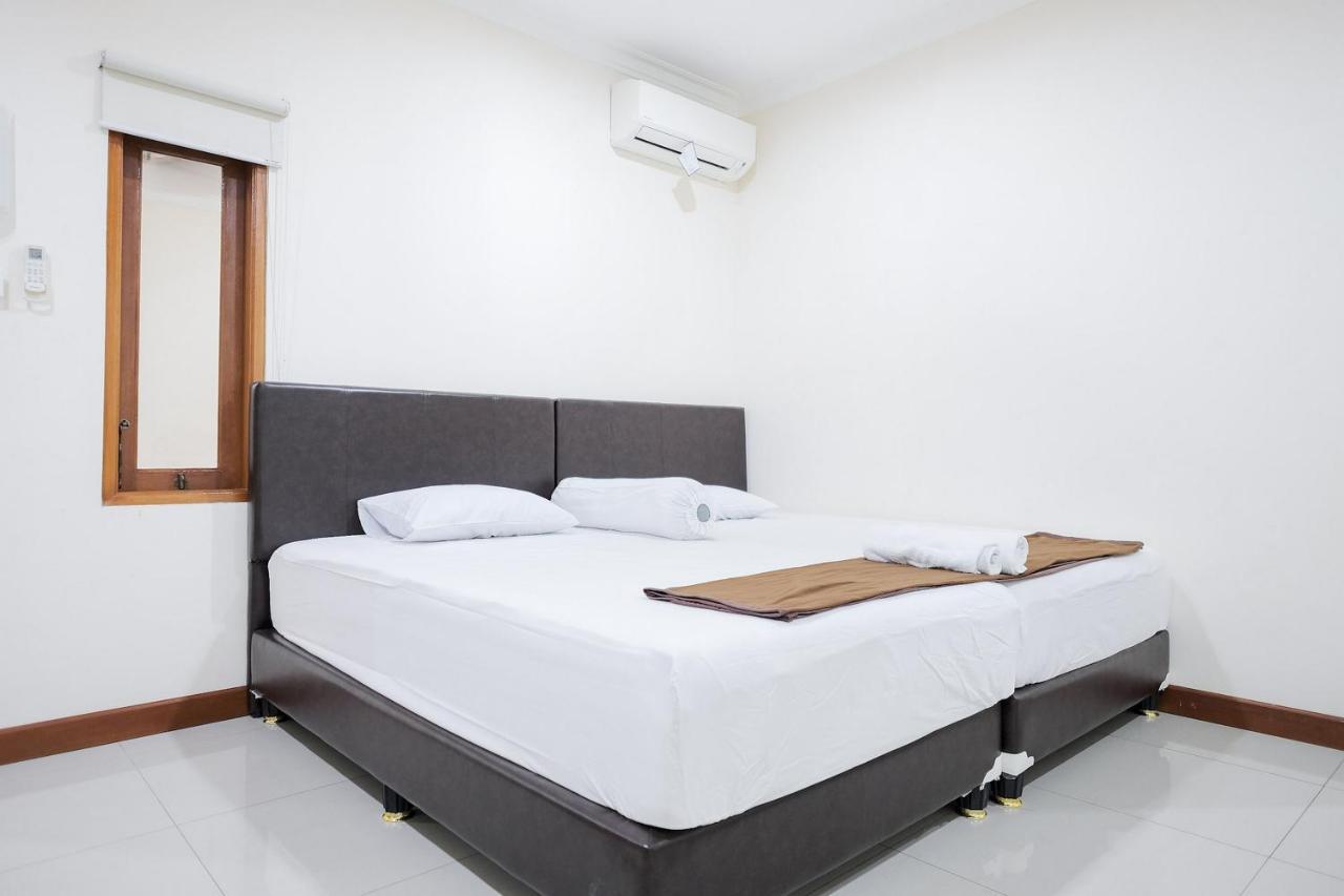 Wisma Delapan Mitra Reddoorz Jakarta Ngoại thất bức ảnh