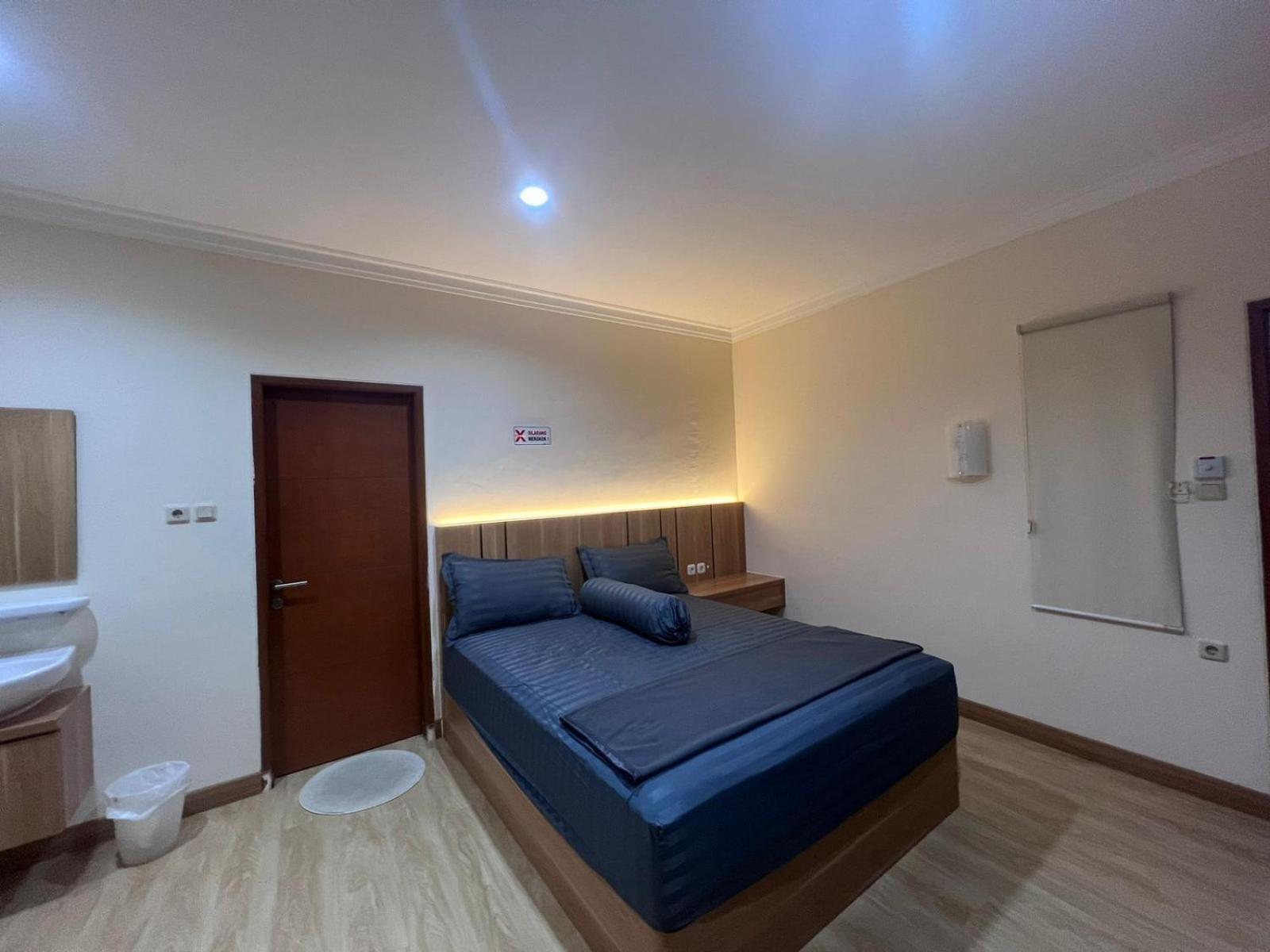 Wisma Delapan Mitra Reddoorz Jakarta Ngoại thất bức ảnh